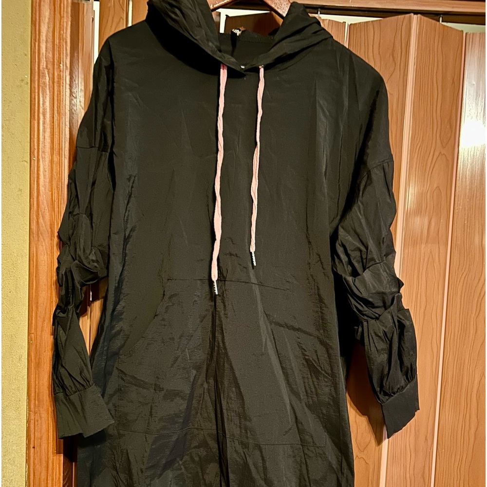 Oui black long hoodie. Front pockets Size large.